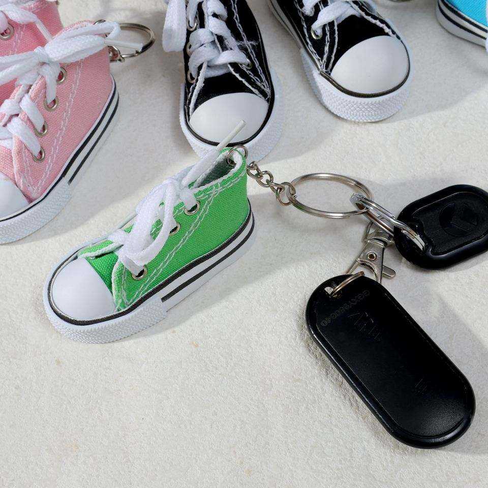 Cute Mini Sport Shoes Pendant Keychain Creative 3D Canvas Sneaker Tennis Shoe Keyrings Car Simulation Trinket Bag Key Ring